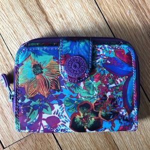 Kipling colorful wallet